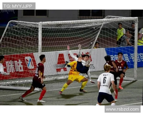 双脚均衡的足球明星如何在赛场上展现独特魅力与技术优势