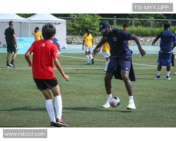 顶级足球明星的奢华生活揭秘与训练日常全记录 顶级足球明星的奢华生活揭秘与训练日常全记录