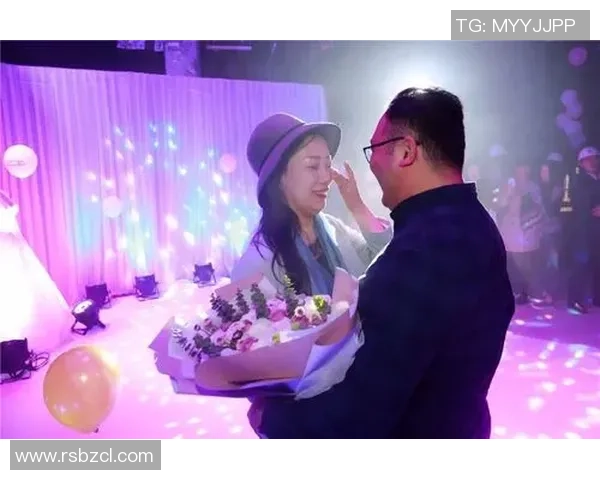 韩国足球明星浪漫求婚感动全场甜蜜时刻引发热议